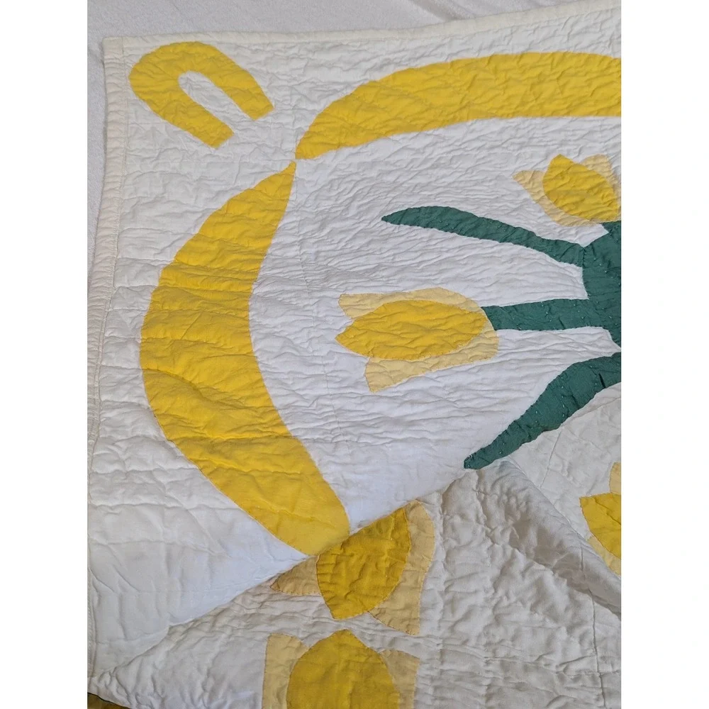 Vintage Hand Quilted Tulip Appliqué Quilt | 70x80